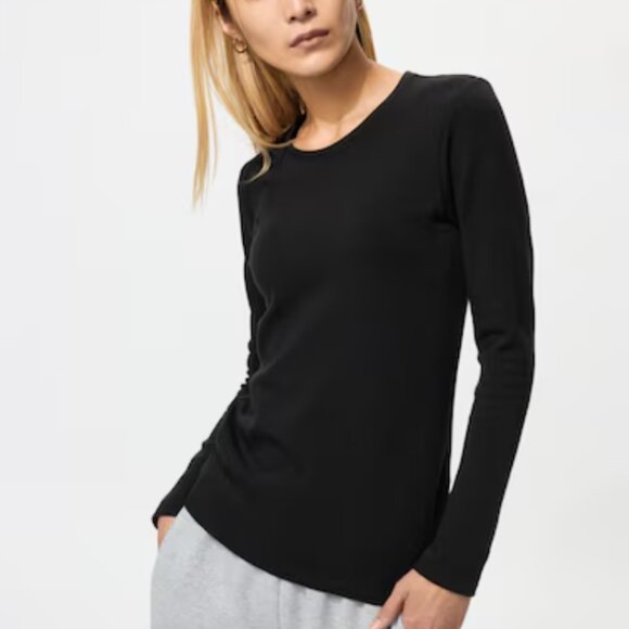 Uniqlo HEATTECH Ultra Warm T-Shirt Product ID: 469756 Color: 09 BLACK Size: WOME - Picture 1 of 1